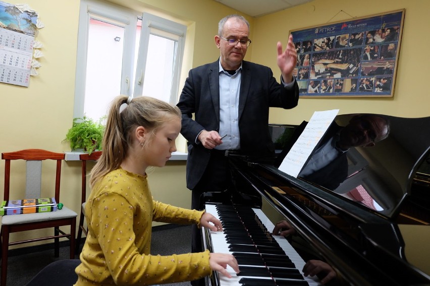 Koncert, wykład i warsztaty amerykańskiego pianisty profesora Sławomira Dobrzańskiego w Państwowej Szkole Muzycznej I st. w Sieradzu (fot)