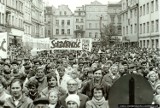 13 grudnia 2021 40 rocznica stanu wojennego. Zobacz, jak tworzyła się Solidarność w Świdnicy (ZDJĘCIA)