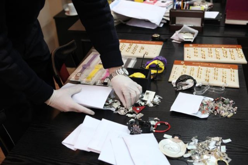 Policjanci odzyskali biżuterię o wartości 40 tys. zł