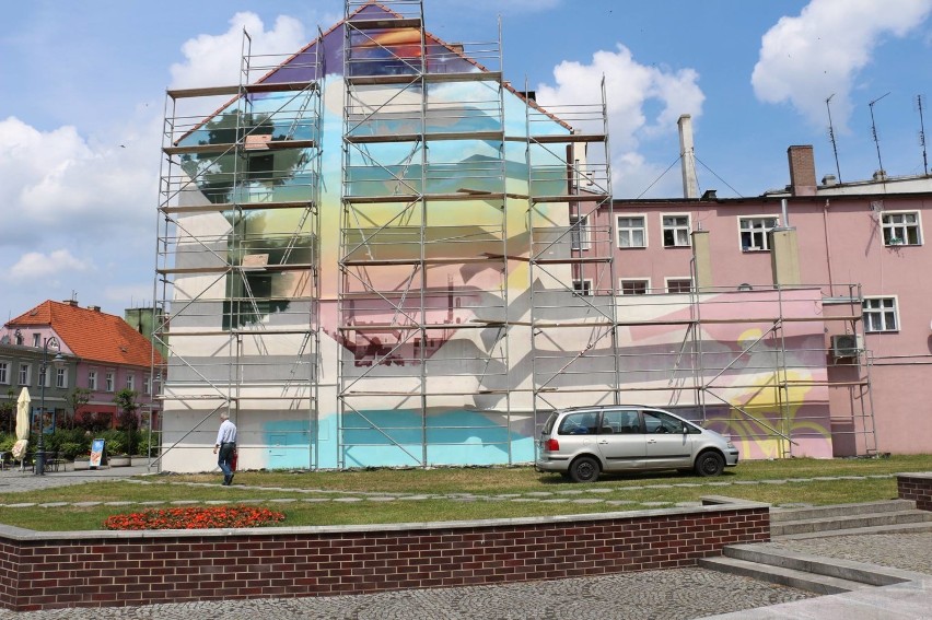 Powstający mural w Nowej Soli przy pl. Wolności.