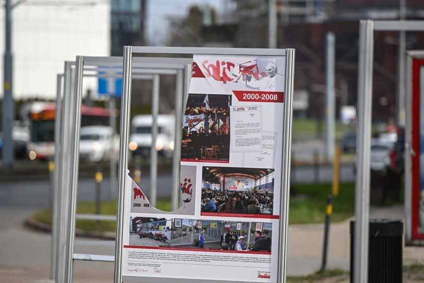 Tak prezentowała się zniszczona wystawa poświęcona Janowi...