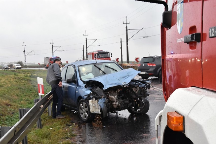 Wypadek w Wilczycach, trzy osoby ranne [ZDJĘCIA]