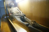 Tajemnica poznańskiej mumii. Czyje ciało podarowano nam 80 lat temu? [ZDJĘCIA]