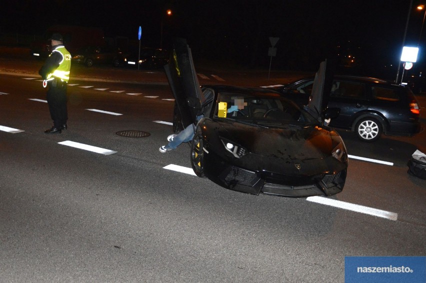 Skradzione w Niemczech Lamborghini zostało porzucone na ul. Kapitulnej we Włocławku [zdjęcia, wideo]