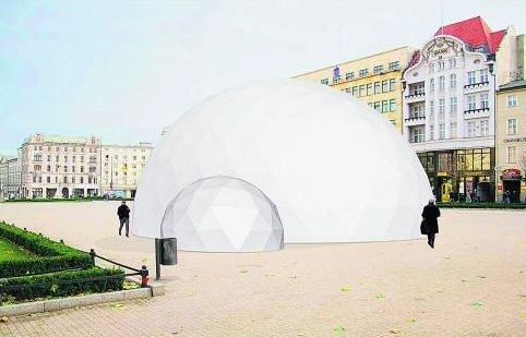 W czwartek na placu Wolności rozpocznie się montaż  futurystycznej  kopuły