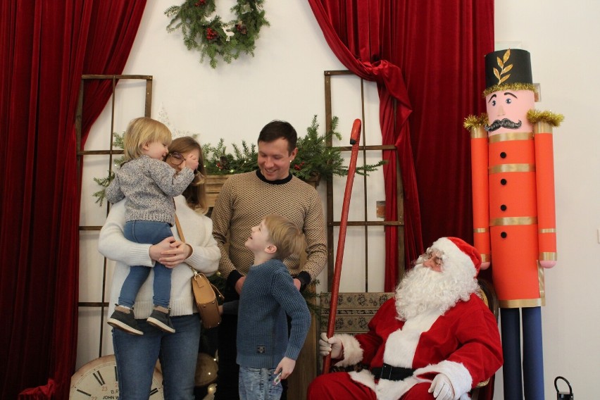 Magia rodzinnych świąt w Centrum Kultury Gminy Kutno. Warsztaty, zabawy i spotkanie ze Świętym Mikołajem [ZDJĘCIA]