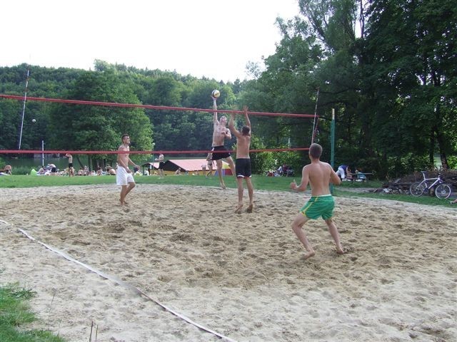 Regaty i turniej piłki plażowej w Ostrzycach