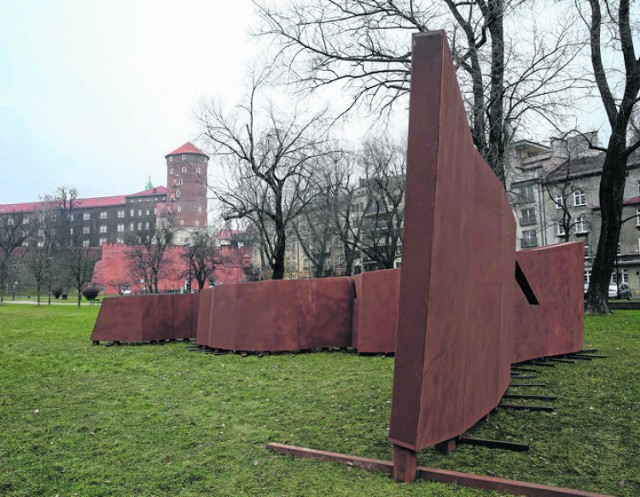 Makieta pomnika AK została ustawiona pod Wawelem, by każdy mógł sobie wyrobić zdanie na temat tego przedsięwzięcia