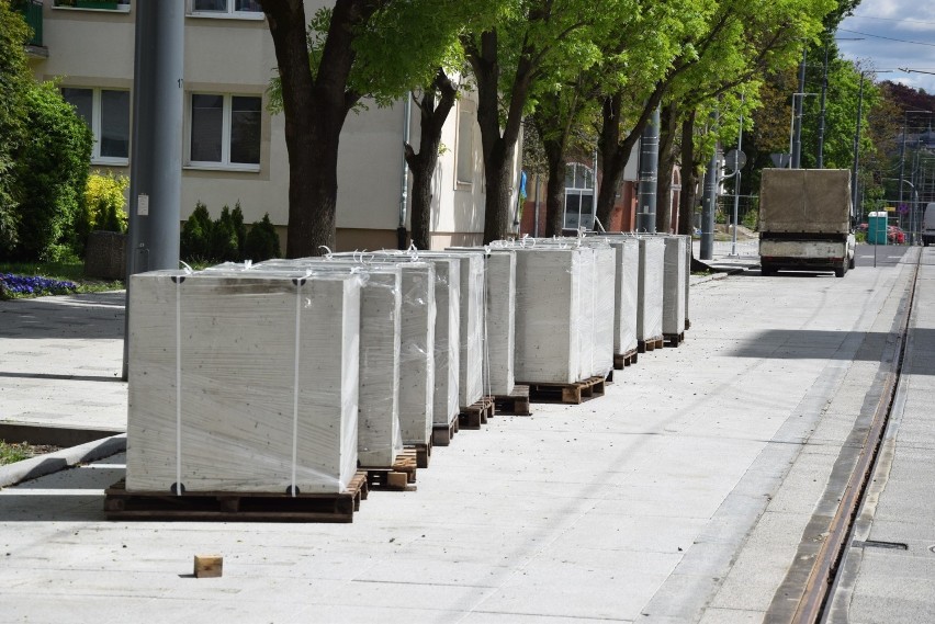 W dużych donicach zostaną zasadzone drzewa, w mniejszych -...