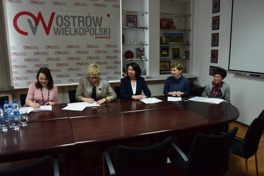 Więcej pieniędzy na in vitro dla mieszkańców Ostrowa Wielkopolskiego. Umowa podpisana!
