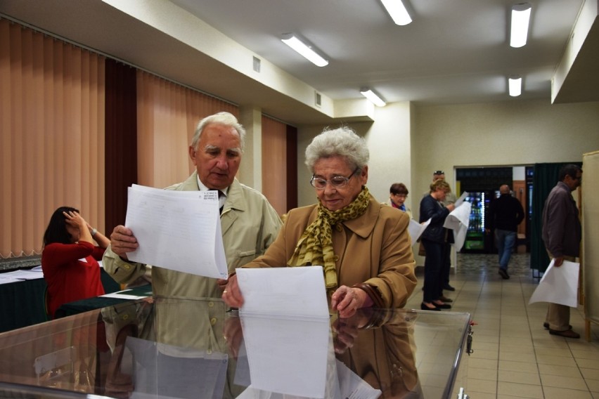 Wybory samorządowe w Zamościu i na Zamojszczyźnie: trwa głosowanie (AKTUALIZACJA, ZDJĘCIA)