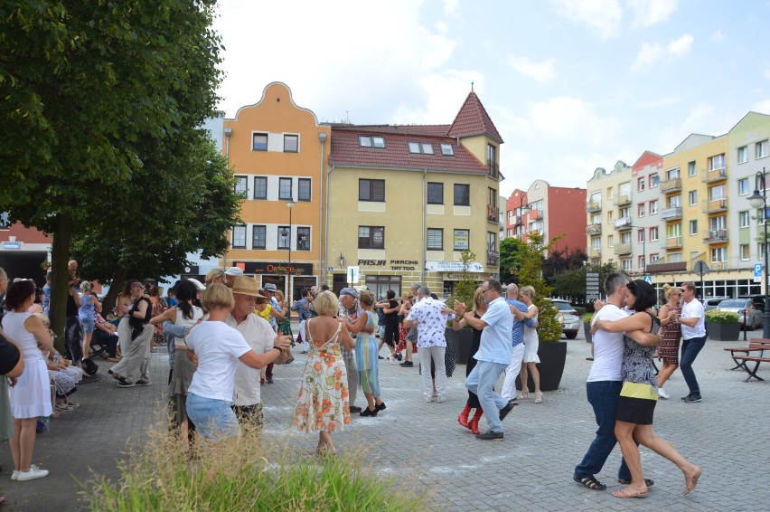 Tango na placu Słowiańskim w sobotę 30 lipca 2022 zostało...