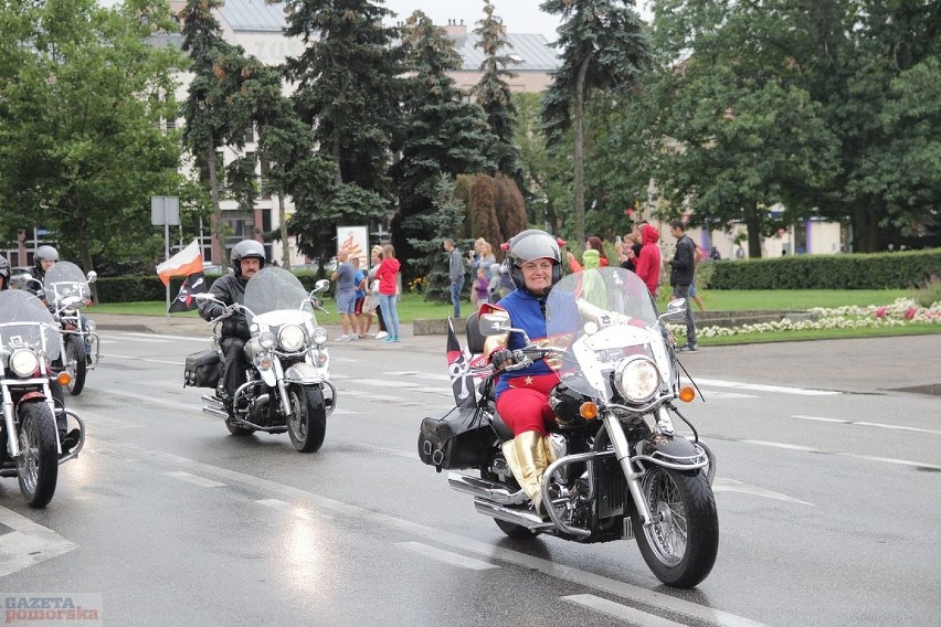 Kilkaset motocykli różnego rodzaju przejechało w sobotę...