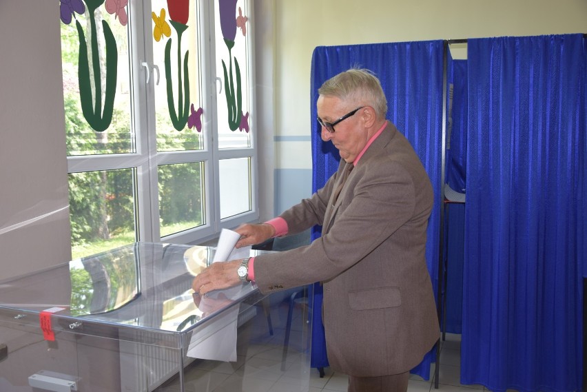 Eurowybory 2019 w woj. lubelskim. Mieszkańcy Kraśnika głosują (ZDJĘCIA) 