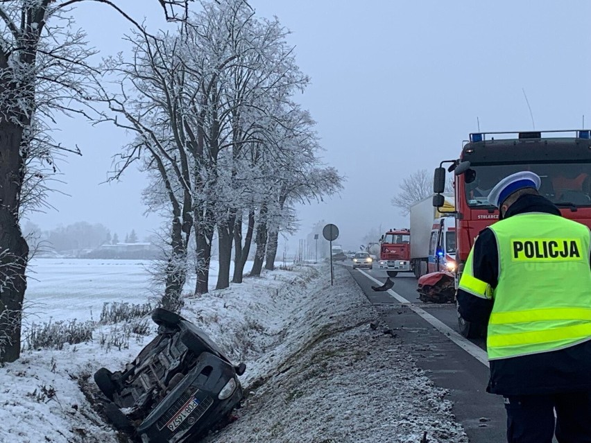 Wypadek w Bogdanowie na krajowej jedenastce. 3-letnie dziecko trafiło do szpitala