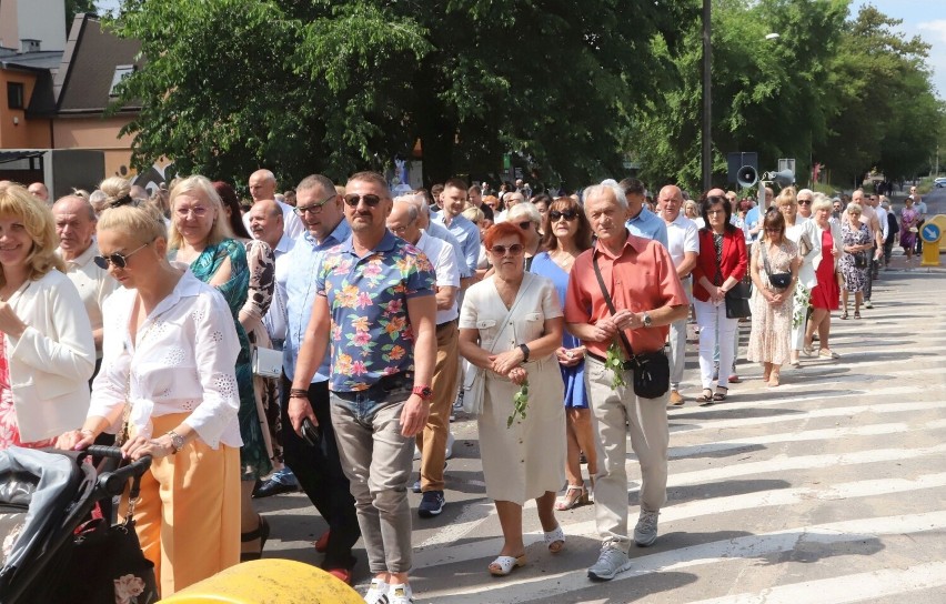 Zobacz zdjęcia z procesji Bożego Ciała w parafii pod...