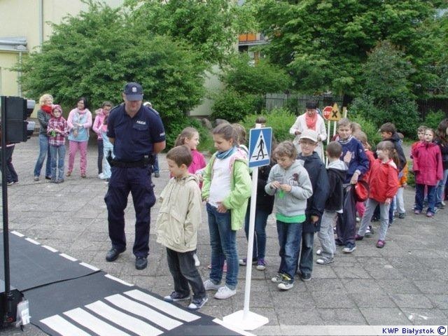 Policjanci z Białegostoku spotkali się z dziećmi [zdjęcia]