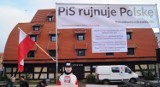 Demonstracja przeciwko rządom PiS-u na ul. Mostowej w Bydgoszczy. - Nie damy się zastraszyć! [zdjęcia]