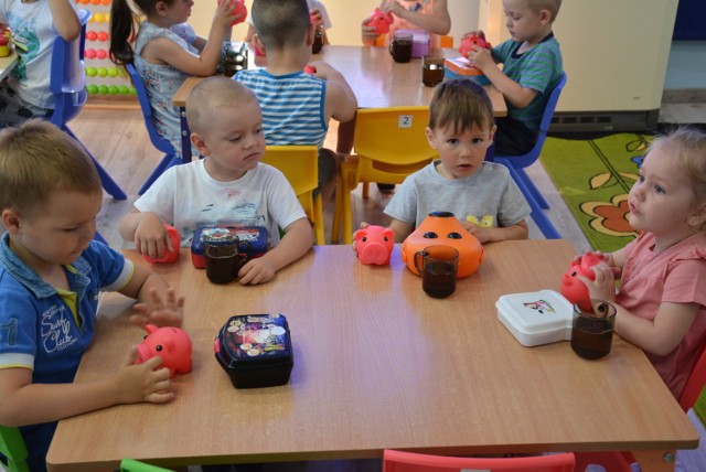 Dzieci z przedszkoli w gminie Krzywiń otrzymały upominki od samorządu