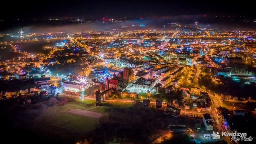 Kwidzynianie powitali Nowy Rok. Efektowny pokaz sztucznych ogni widziany z lotu ptaka [ZDJĘCIA]