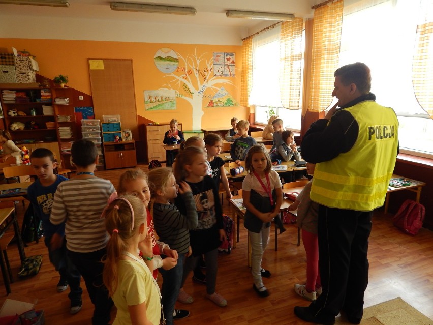 Policjanci odwiedzili klasę I c z Miejskiego Zespołu Szkół w Radziejowie [zdjęcia]