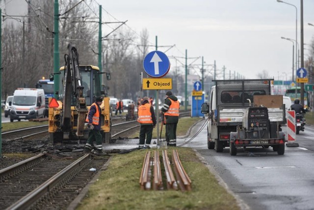 W tym roku Poznań wyda na remonty torowisk i odnowę transportu 30 mln zł. Zobacz, gdzie i kiedy będą remonty oraz związane z nim zmiany tras tramwajów -----> 