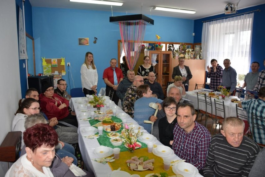 Wielkanocne śniadanie odbyło się w Powiatowym Środowiskowym Domu Samopomocy w Czepowie ZDJĘCIA