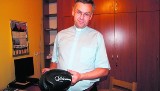 Tomasz Adamek ofiarował rękawicę bokserską parafii w Niskowej