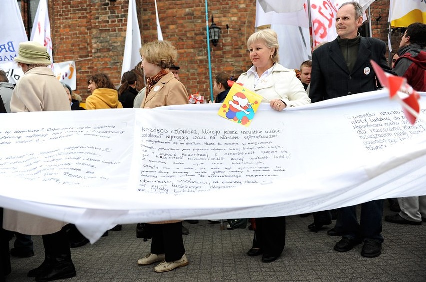 Marsz dla Życia przeszedł ulicami Poznania [ZDJĘCIA, WIDEO]