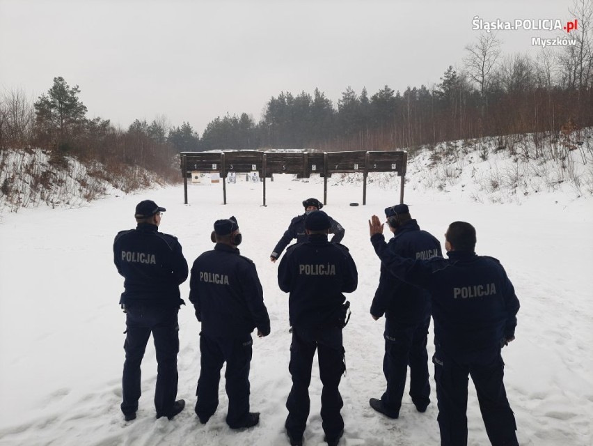 Myszkowscy policjanci ćwiczyli na strzelnicy  ZDJĘCIA