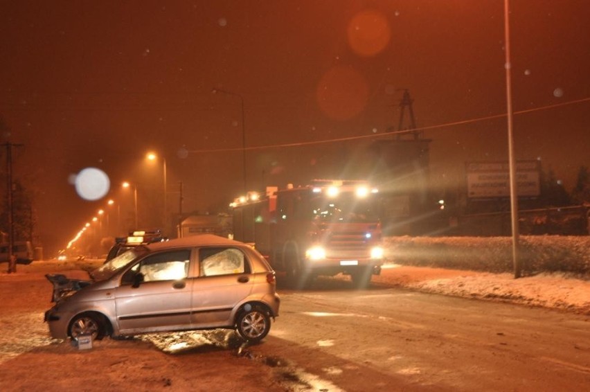 Tragiczny wypadek na ul. Krakowskiej w Radomsku. Jedna osoba nie żyje [ZDJĘCIA]
