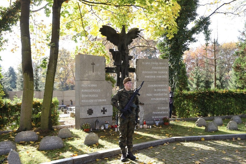 Jarosław Wieczorek z wizytą na śląskich cmentarzach