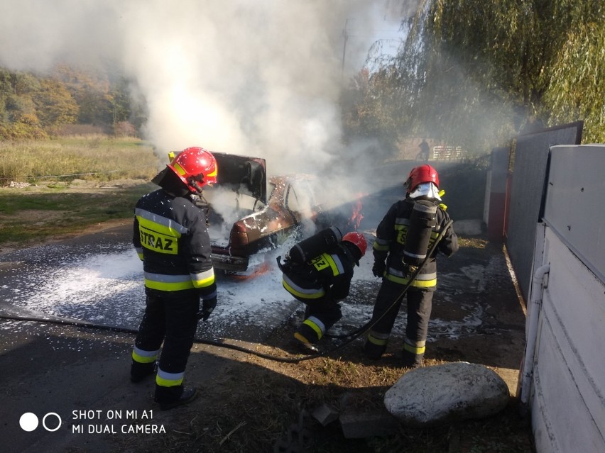 Pożar samochodu w Annopolu Nowym [zdjęcia]         