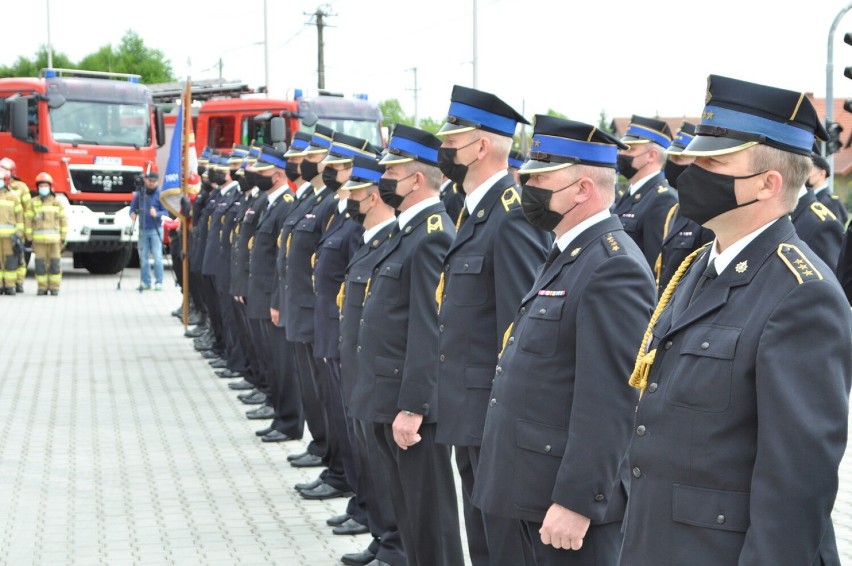 Strażacy z regionu tarnowskiego świętowali w Dąbrowie Tarnowskiej. Były awanse, odznaczenia, wprowadzenie nowego komendanta 