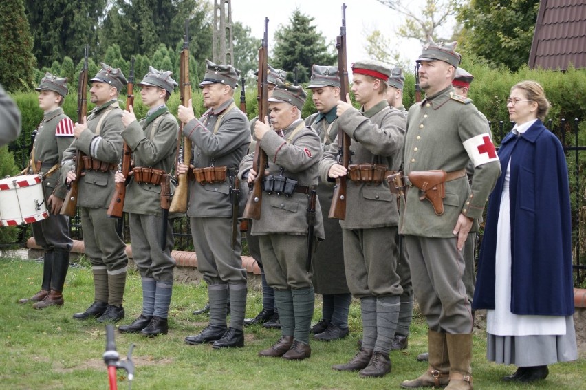 Gmina Kamieniec: Uroczystość Odsłonięcia Pomnika przy Szkole Podstawowej im. Powstańców Wielkopolskich w Konojadzie [GALERIA ZDJĘĆ]