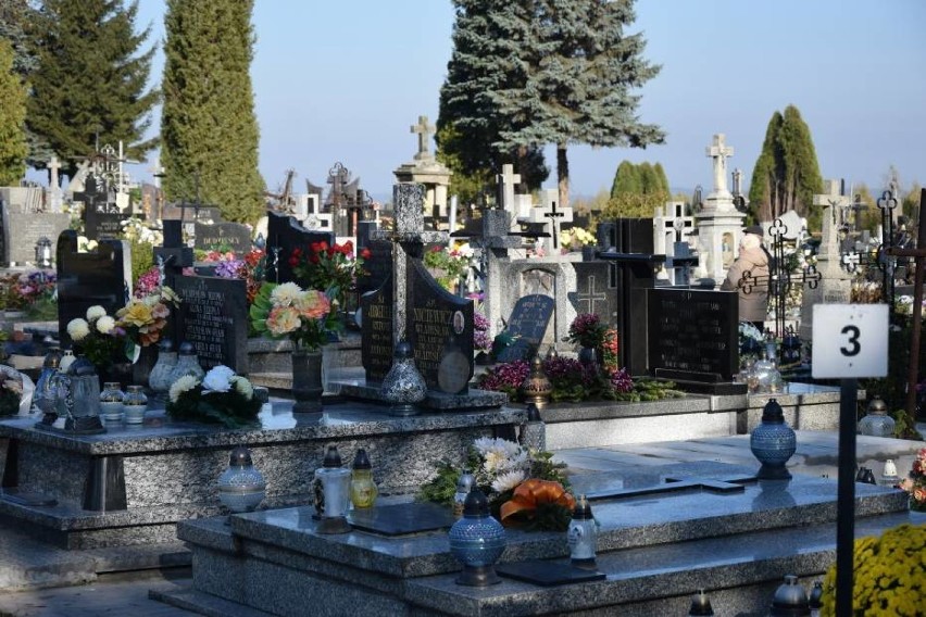 Wyszukiwarka grobów na cmentarzu parafialnym w Kraśniku już działa. Sprawdź, jak znaleźć miejsce pochówku bliskich