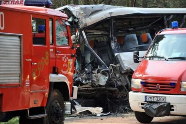 Do wypadku autokaru doszło w Kicku na drodze wojewódzkiej 106. ...