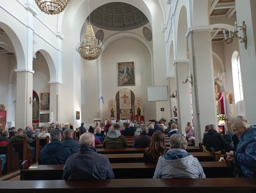 Święcenie pokarmów w kościele Garnizonowym w Skierniewicach