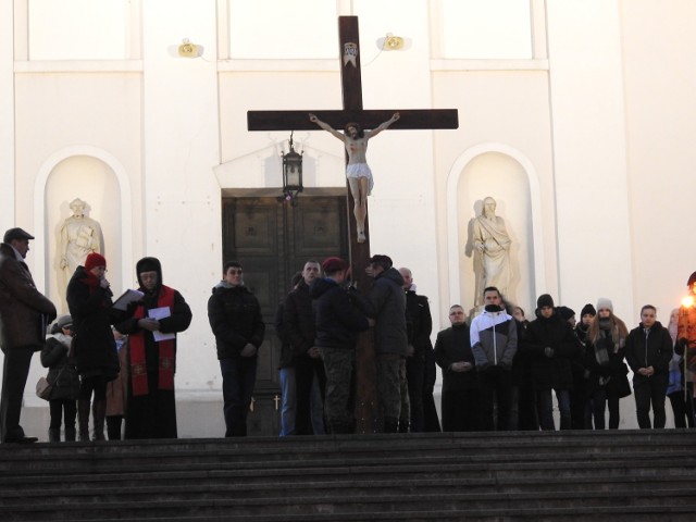 W drodze krzyżowej ulicami Sokółki wzięły udział tysiące sokółczan.