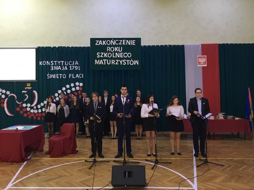 Zakończenie roku szkolnego klas maturalnych ZSP nr 2 w Łowiczu [Zdjęcia i lista nagrodzonych]