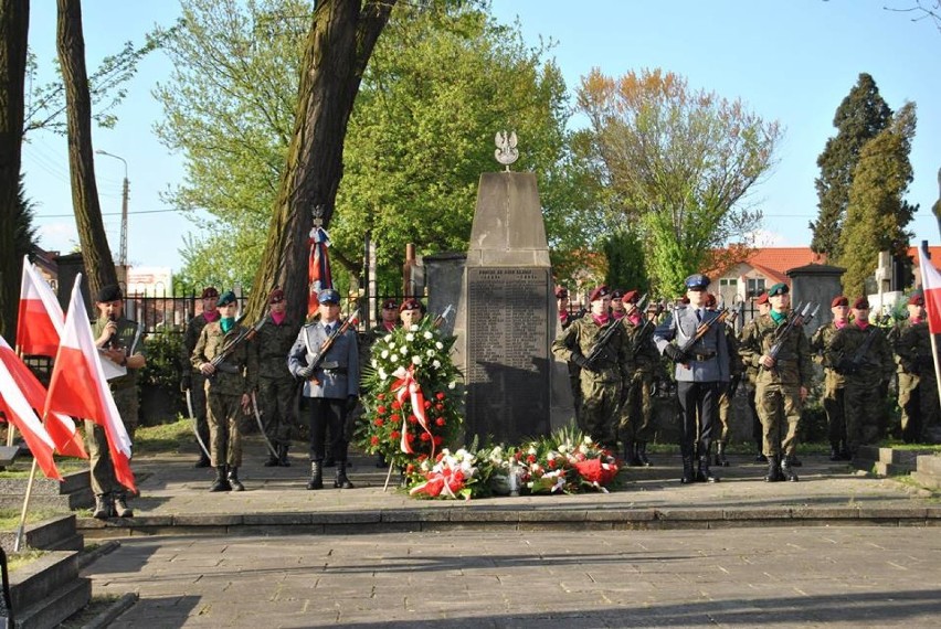Obchody rocznicy zakończenia II wojny światowej na cmentarzu w Tomaszowie [ZDJĘCIA]
