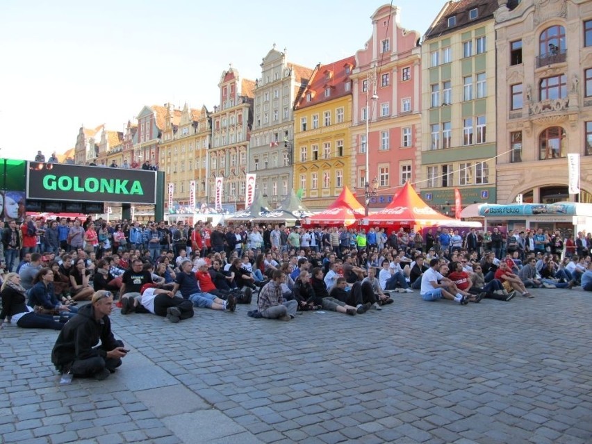 Wrocław: W poniedziałek kibice bawili się w strefie na Rynku (ZDJĘCIA)