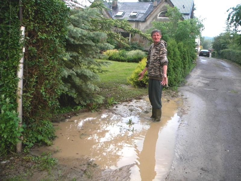 Powiat gdański. Po burzy strażacy interweniowali ok. 60 razy. Zalane są piwnice i ulice. Zdjęcia