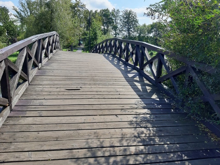 Most nad oleśnickimi stawami wymaga remontu  (ZDJĘCIA) 