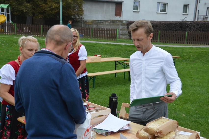 Kiermasz produktów lokalnych Made in Wieluń wystartował. Zobaczcie, jakie smakołyki czekają na mieszkańców