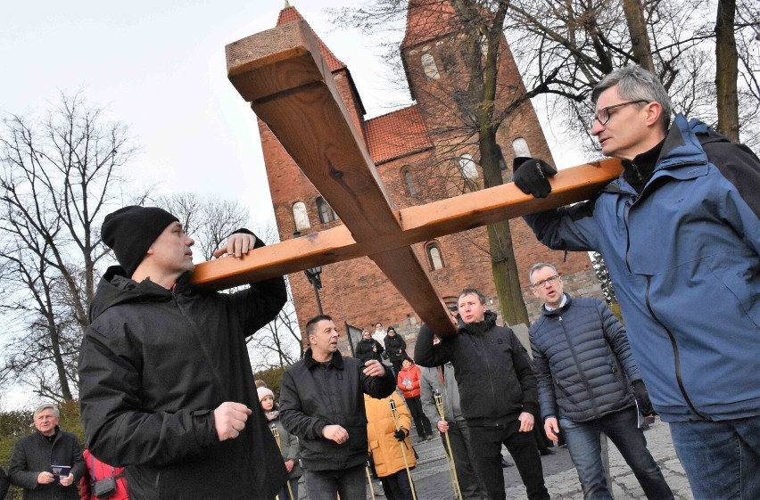 W Inowrocławiu odbyła się 8 kwietnia Miejska Droga Krzyżowa....