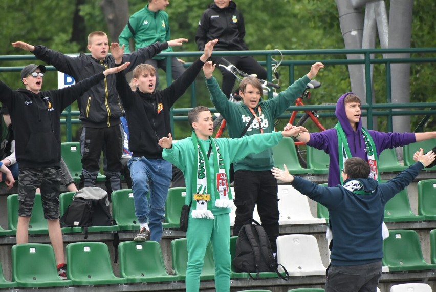 Mamy to! Warta Sieradz - Olimpia Zambrów 1:0! Na meczu było kilkuset kibiców ZDJĘCIA