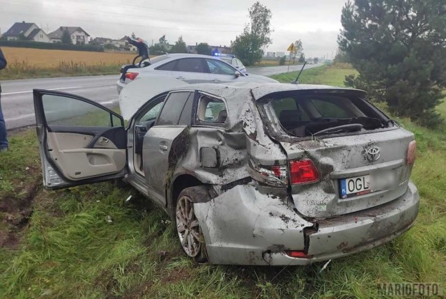 Toyota dachowała w Kątach Opolskich.