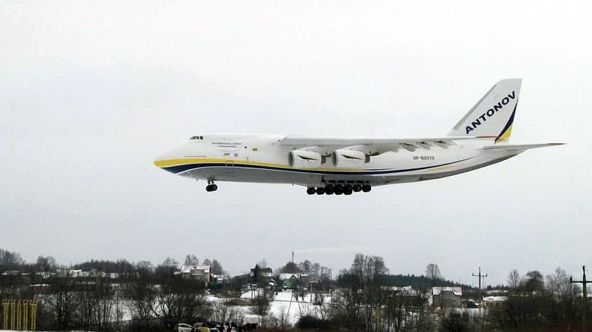 Rusłan An-124 na lotnisku w Łodzi