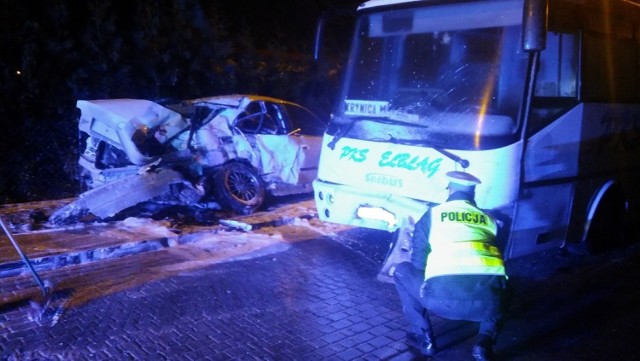 Krynica Morska. Zderzenie auta osobowego z autobusem